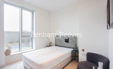 3 Bedroom flat to rent in Lillie Square, Earls Court, SW6 - Photo 4