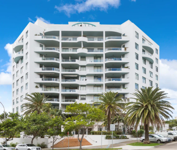 Coastal Apartment in Prime Cronulla Location - Photo 1