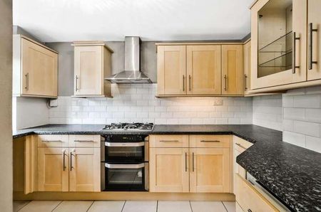 Buxton House, Snaresbrook, E11 - Photo 3