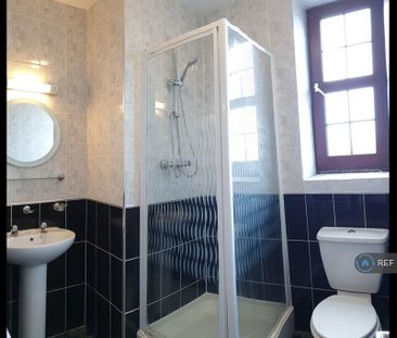 1 bedroom in a house share to rent - Photo 6