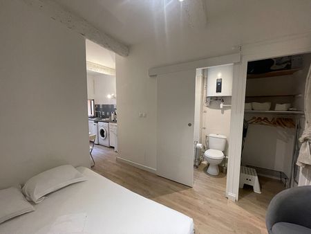 A LOUER - AIX EN PROVENCE - STUDIO MEUBLE - QUARTIER OPERA - Photo 2