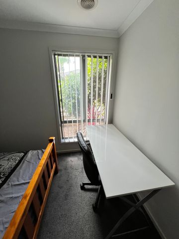 Lovely Banks - Photo 2