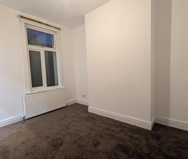 4 bedroom terraced house to rent - Photo 3