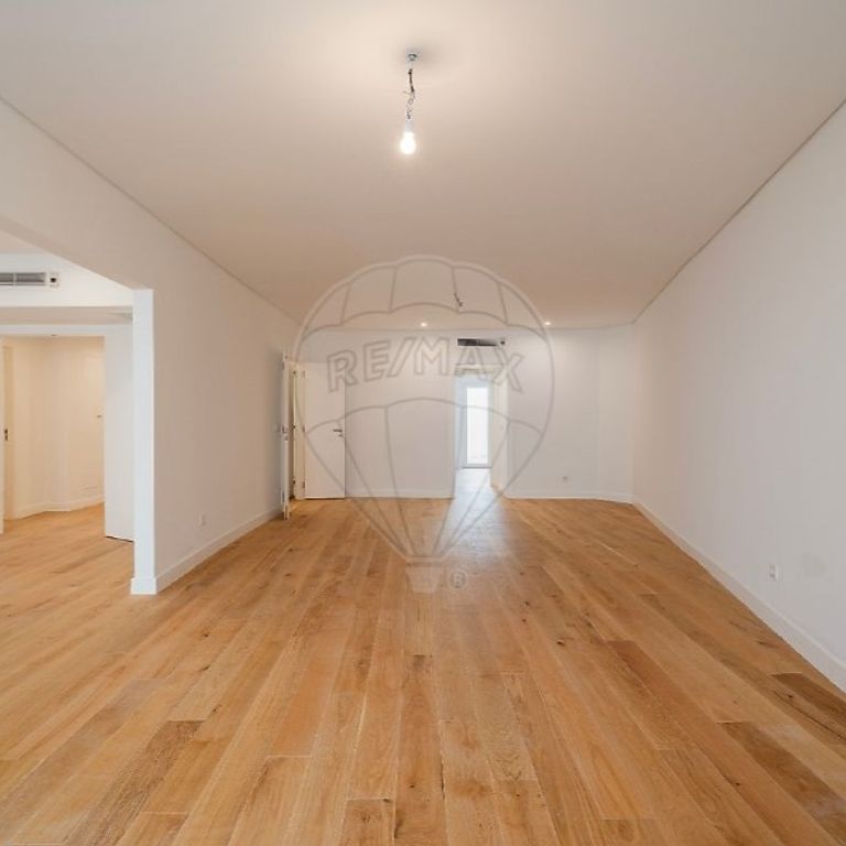 5 room luxury Apartment for rent in Lisbon - Photo 1