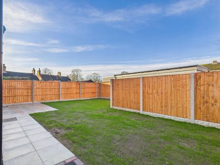 4 bedroom semi-detached house to rent - Photo 4