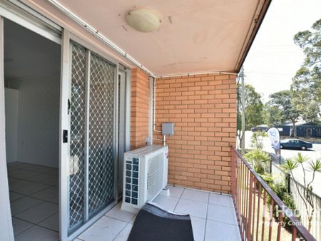 2 BEDROOM UNIT HANDY TO ALL AMENITIES!! - Photo 4