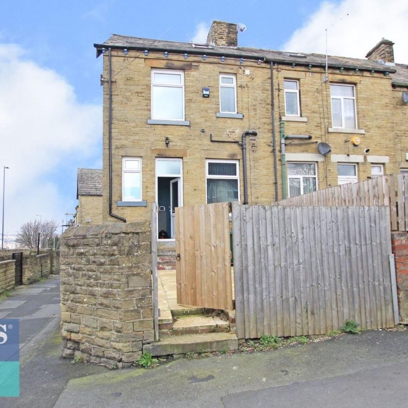 Room 3 , New Hey Road Bradford, Yorkshire, BD4 7LD - Photo 1