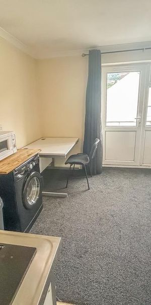 Studio to rent - Photo 1