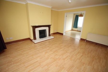4 Hillview Crescent, Carrickfergus, BT38 8YR - Photo 3