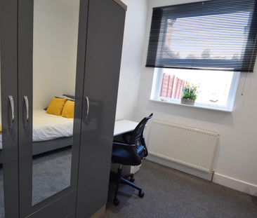 ROOM 2 - West Road, Westcliff On Sea - Photo 5