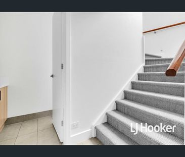 THIS ONE'S A WINNER! 4 BEDROOM EXECUTIVE RESIDENCE - Photo 6