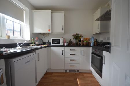 2 bedroom semi-detached house to rent - Photo 2