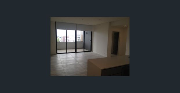 Spacious 3 Bedroom with 2 Bathroom and 2 Car Park Spaces - Photo 1