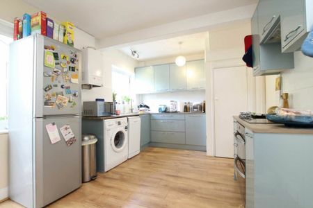 Whitton Waye, TW3, London - Photo 2