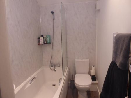 2 bedroom semi-detached house to rent - Photo 3