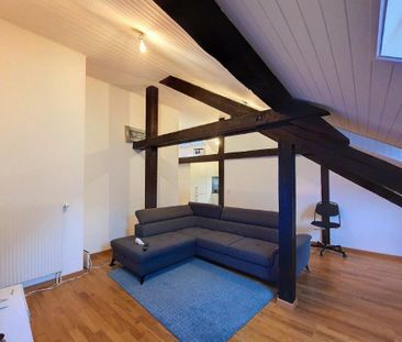 Charmant appartement entièrement rénové de 3 pièces dans les combles - Photo 1