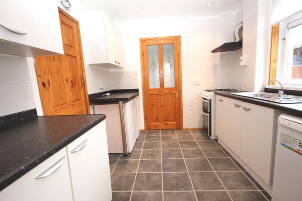 3 bedroom Semi-Detached House to let - Photo 1