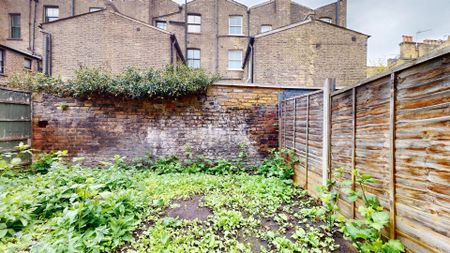 2 bedroom property to let - Photo 4