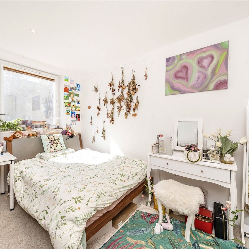 Ottley Drive, London, SE3 9FT - Photo 2