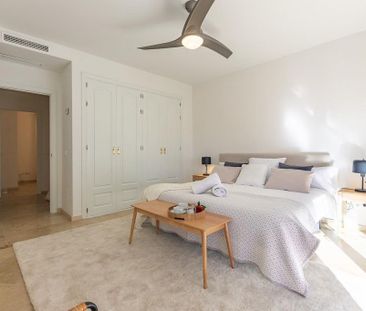 5 bedroom luxury Townhouse for rent in Marbella, Spain - Photo 3