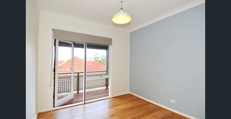 North-facing well maintained 3-bedroom townhouse - Photo 5