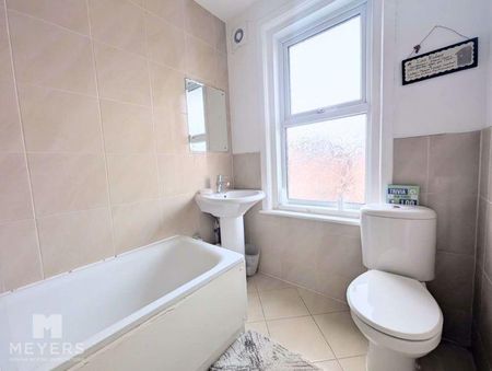 1 bedroom in a house share to rent - Photo 4