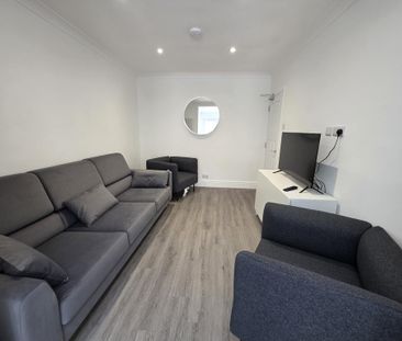 6 bedroom semi-detached house to rent - Photo 1