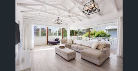 The Ultimate Beachside Location! Steps to Beach and Shops! - Photo 2