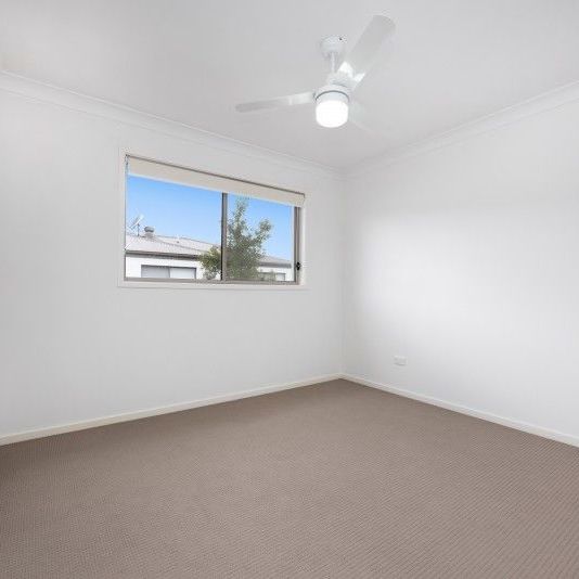 Modern 3 Bedroom Townhouse Available From 01/12/2025 - Photo 1