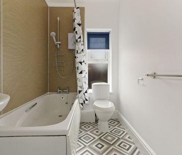 4 bedroom terraced house to rent - Photo 5