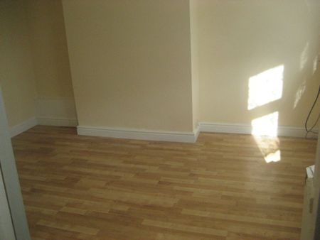 Terraced House to rent on - Photo 5