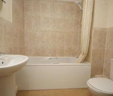 2 bedroom flat to rent - Photo 6