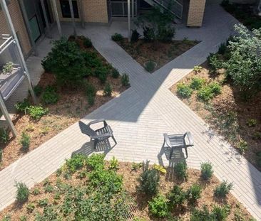 STUDIO SPACIEUX AVEC VUE SUR UN LUXURIANT JARDIN PRIVÉ RENOVE - Photo 3