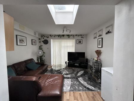 3 bedroom terraced house to rent - Photo 3