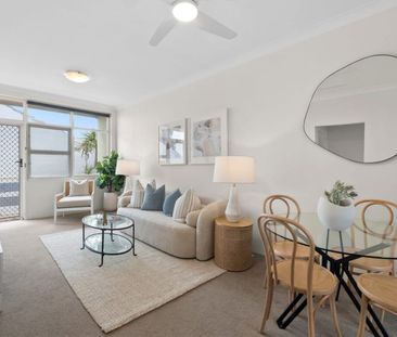 Top floor apartment in idyllic location - 6 month lease - Photo 6