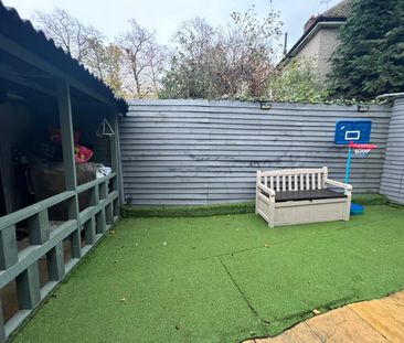 Two bedroom Ground Floor Flat close to Goodmayes station- £1700 pcm - Photo 5