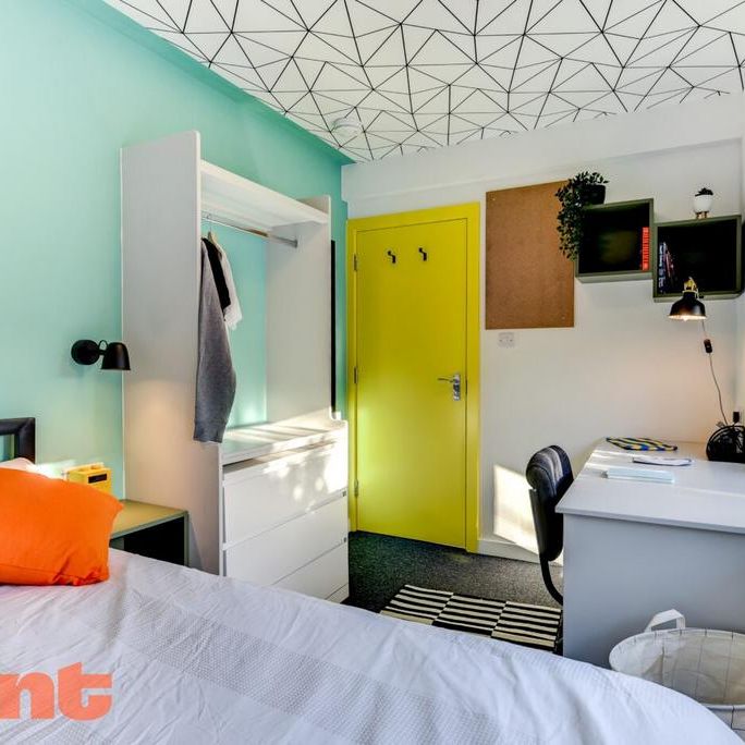 8 bedroom house to rent - Photo 1