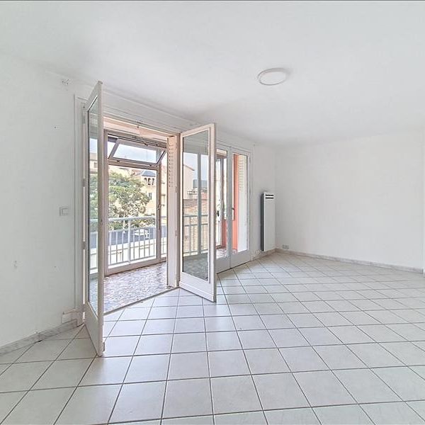 4 pièces - 78 m² - 3ème étage - Colocation non autorisée - Photo 1