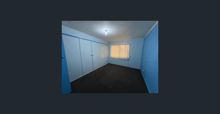 Country home with huge shed & rural outlook. - Photo 2