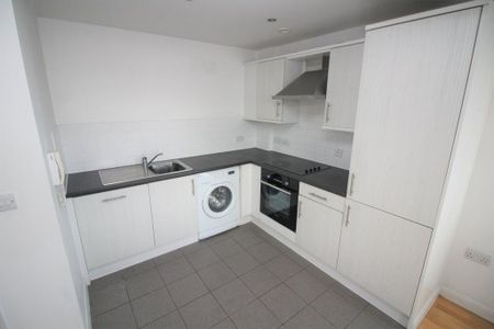 2 bedroom flat to rent - Photo 2