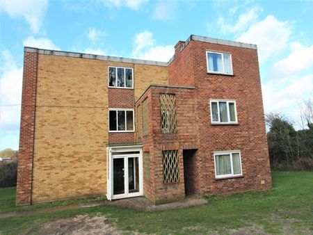 1 Bedroom Flat NR3 Catton View Court - Photo 3