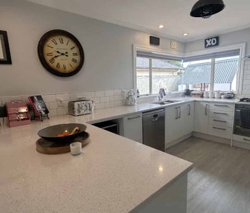 Picturesque on Pacific Drive! - Photo 2