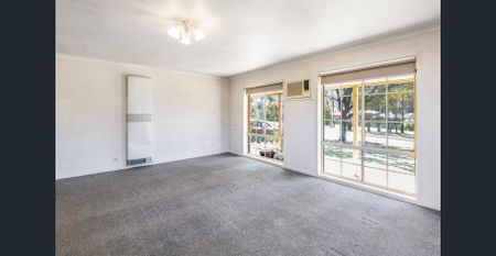 Cosy Three Bedroom Home - Photo 2