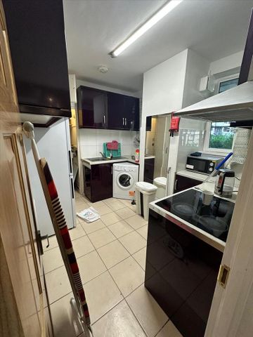 3 bedroom flat to rent - Photo 5