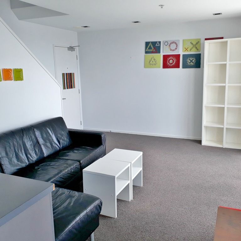 Two Level Apartment with Views Towards The Skytower - Photo 1