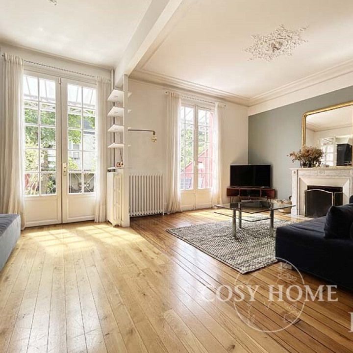 Maison • Bécon - Photo 1