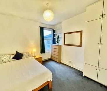 2 Bed Maisonette, Fountain Road, SW17 - Photo 3