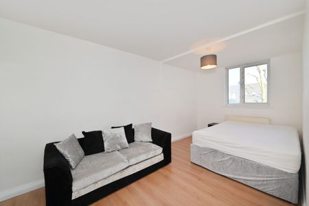 Three-Bedrooms Apartment - Photo 2