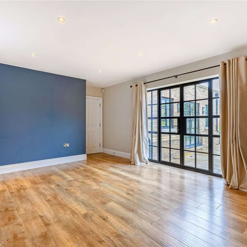 A beautifully presented detached four bedroom family home. - Photo 1