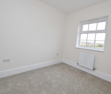 3 bedroom end of terrace house to rent - Photo 1